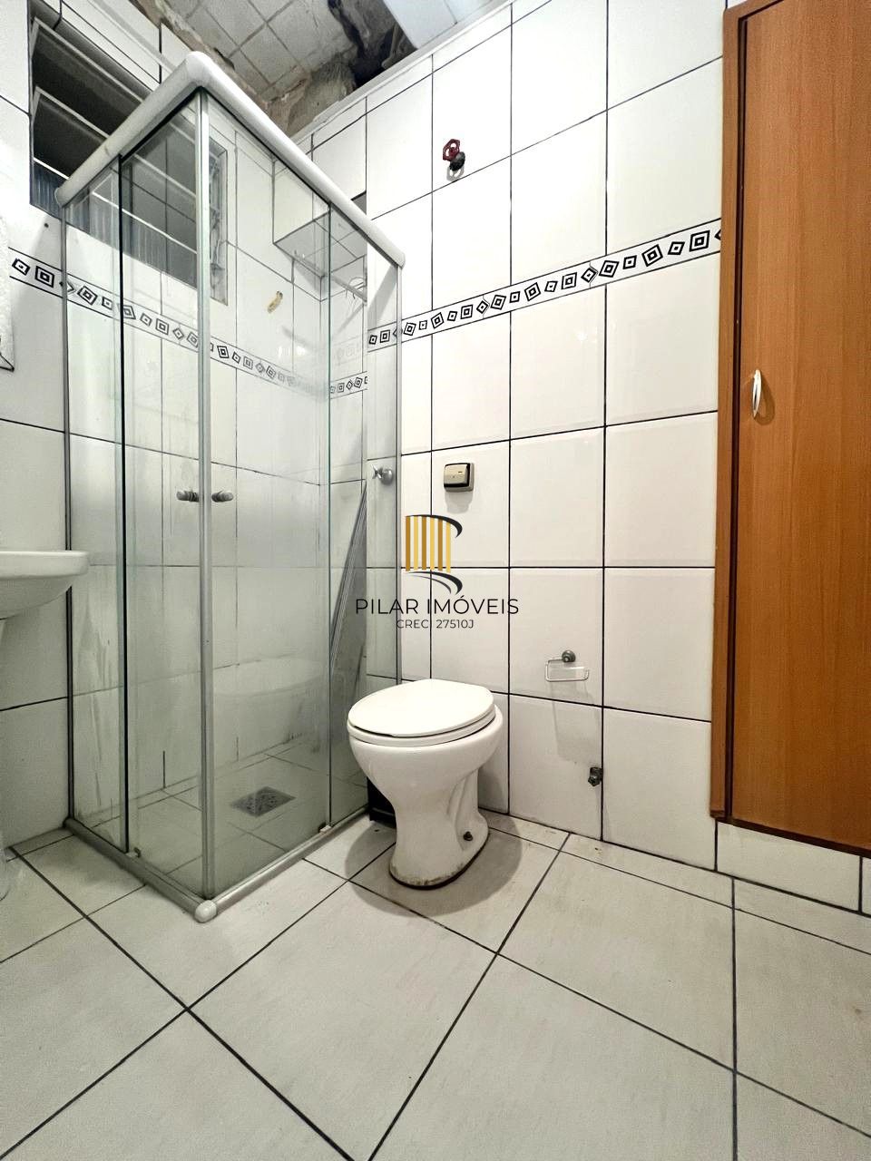 No Centro de Porto Alegre, apartamento 1 dormitório de frente e com sacada!