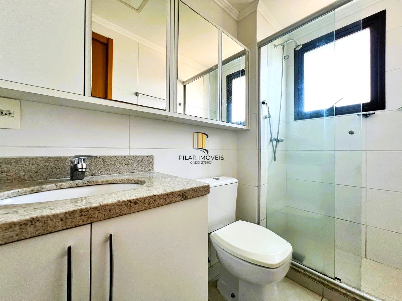 Apartamento 2 dormitórios semimobiliado com box duplo e Infra no Menino Deus