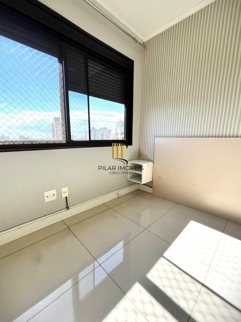 Apartamento 2 dormitórios semimobiliado com box duplo e Infra no Menino Deus