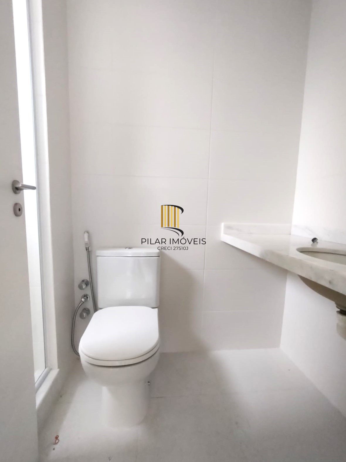 APARTAMENTO 1 DORMITÓRIO COM SUÍTE, COZINHA AMERICANA, LAVABO E AMPLO LIVING NO BOM FIM!