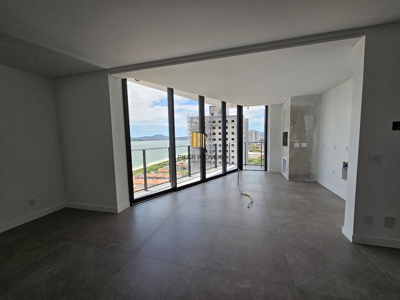 APARTAMENTO DE LUXO NO BLUE WAVES RESIDENCES EM PIÇARRA- SC COM VISTA PARA O MAR - ALTO PADRÃO