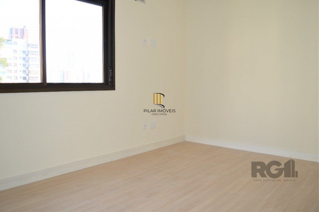 Lindo apartamento 2 dormitórios com 2 suítes, lavabo, vaga de garagem, amplo living 2 ambientes e cozinha com churrasqueira.