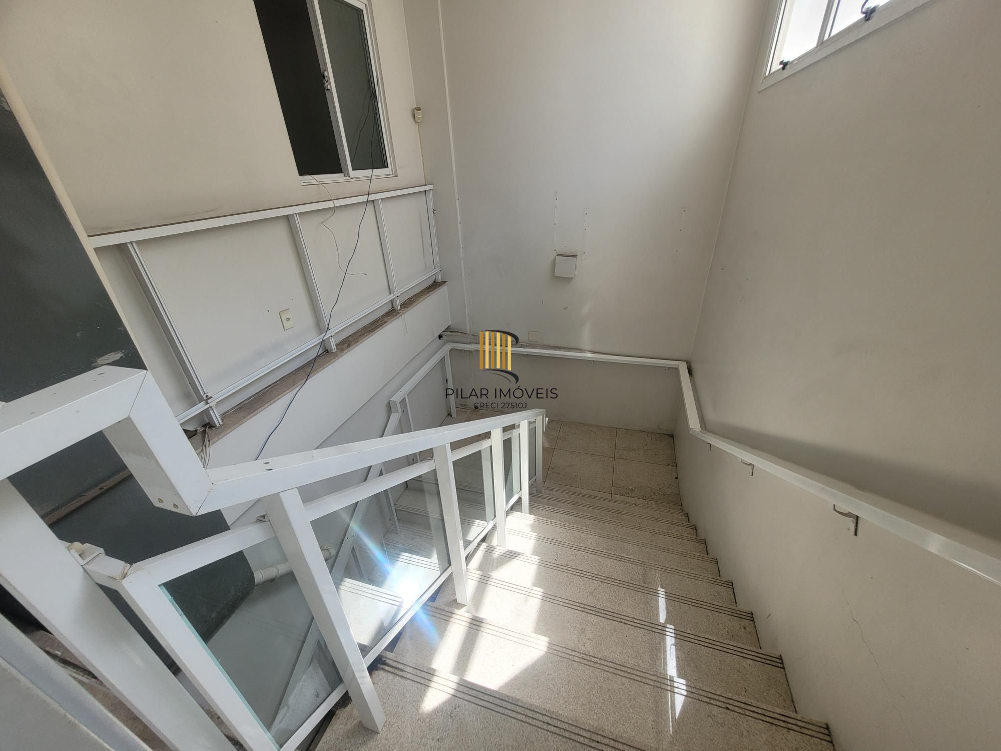 Loja Térrea com Mezanino