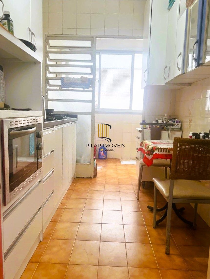 OPORTUNIDADE ÚNICA NO BOM FIM: APARTAMENTO 2 DORMITÓRIOS COM VAGA E ELEVADOR