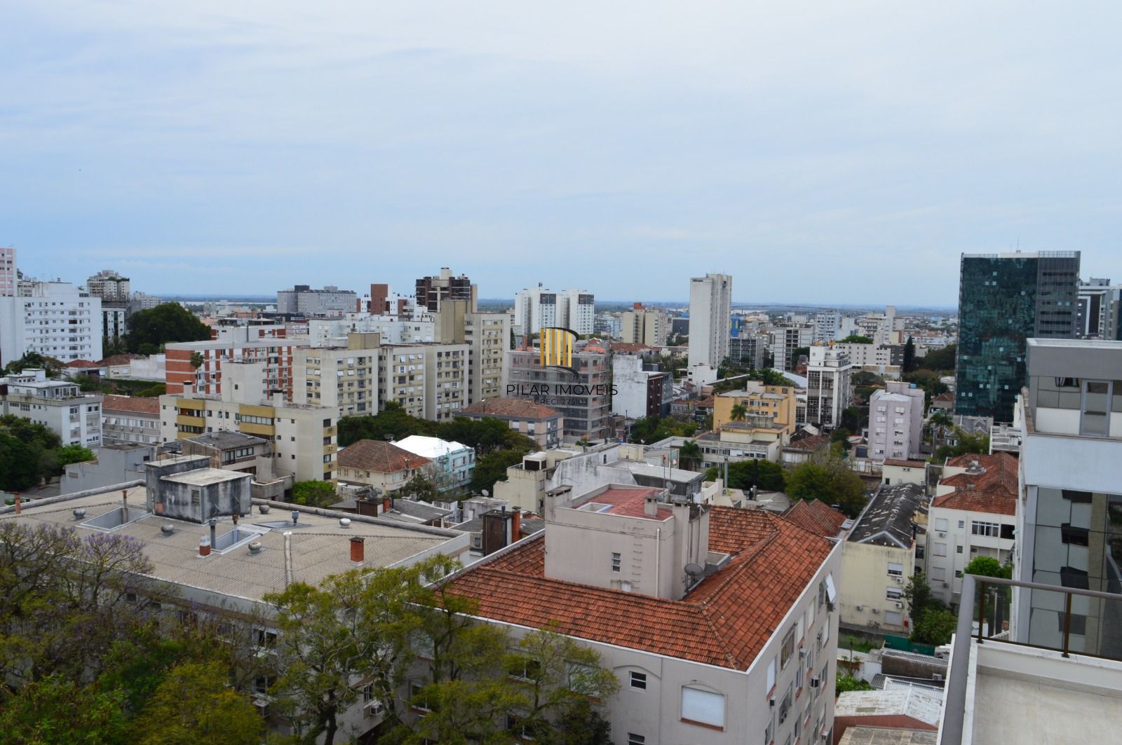 BAIRRO AUXILIADORA - APTO. NOVO 2 DORMITÓRIOS COM 1 SUÍTE E VAGA COBERTA.