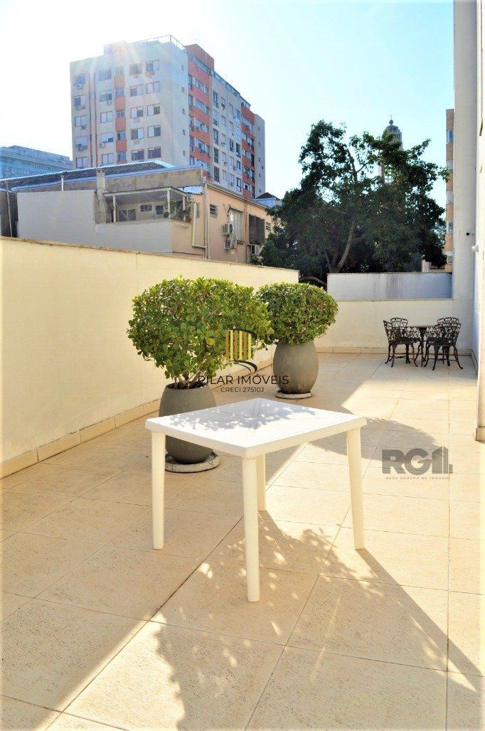 Excelente apartamento 2 dorm. sendo 1 suite, com terraço, churrasqueira, semimobiliado - 1 vaga dupla - Bairro Cidade Baixa