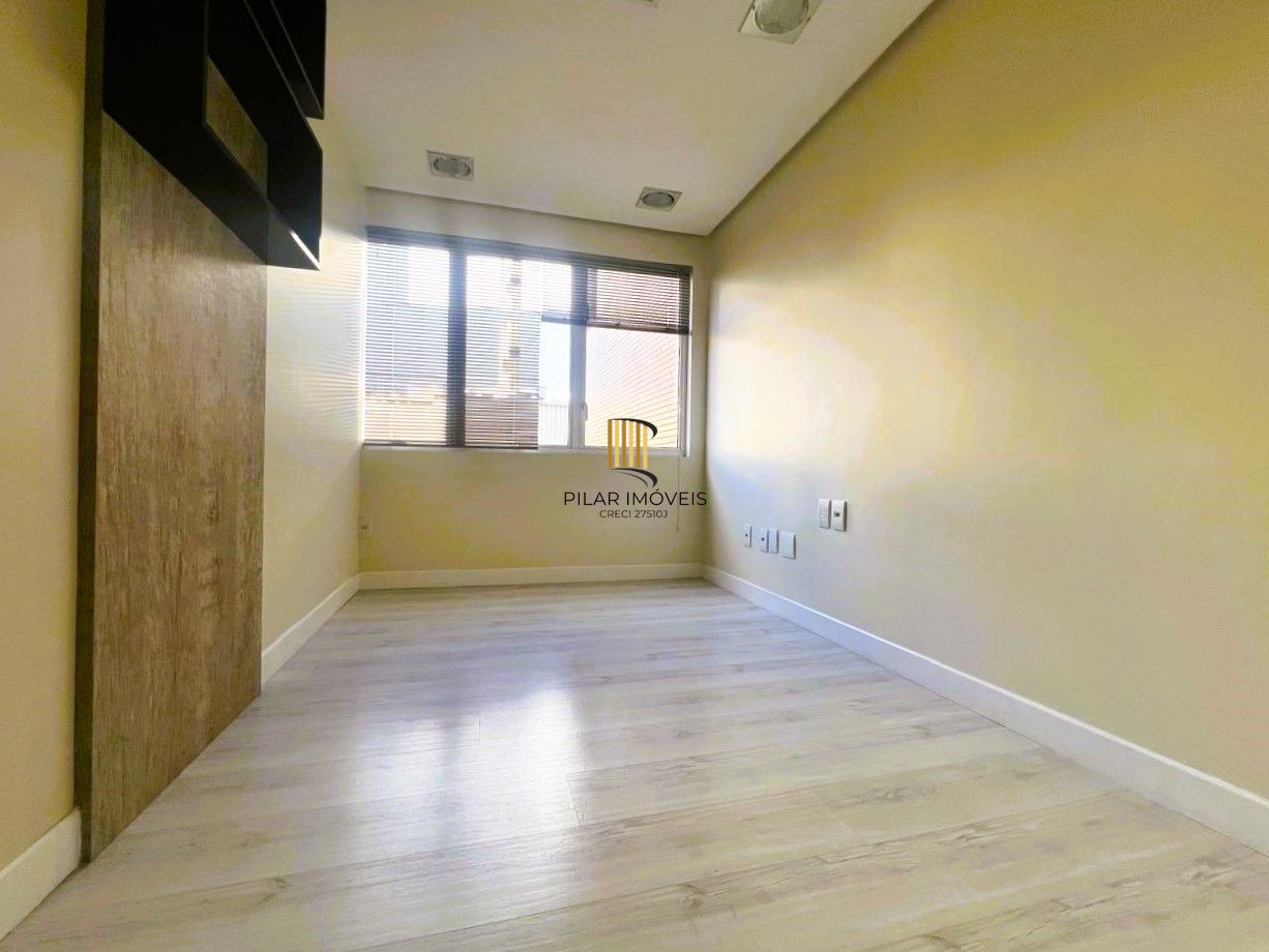 SALA COMERCIAL SEMIMOBILIADA COM VAGA, PARA VENDA OU LOCAÇÃO NO BAIRRO CENTRO HOSTÓRICO!