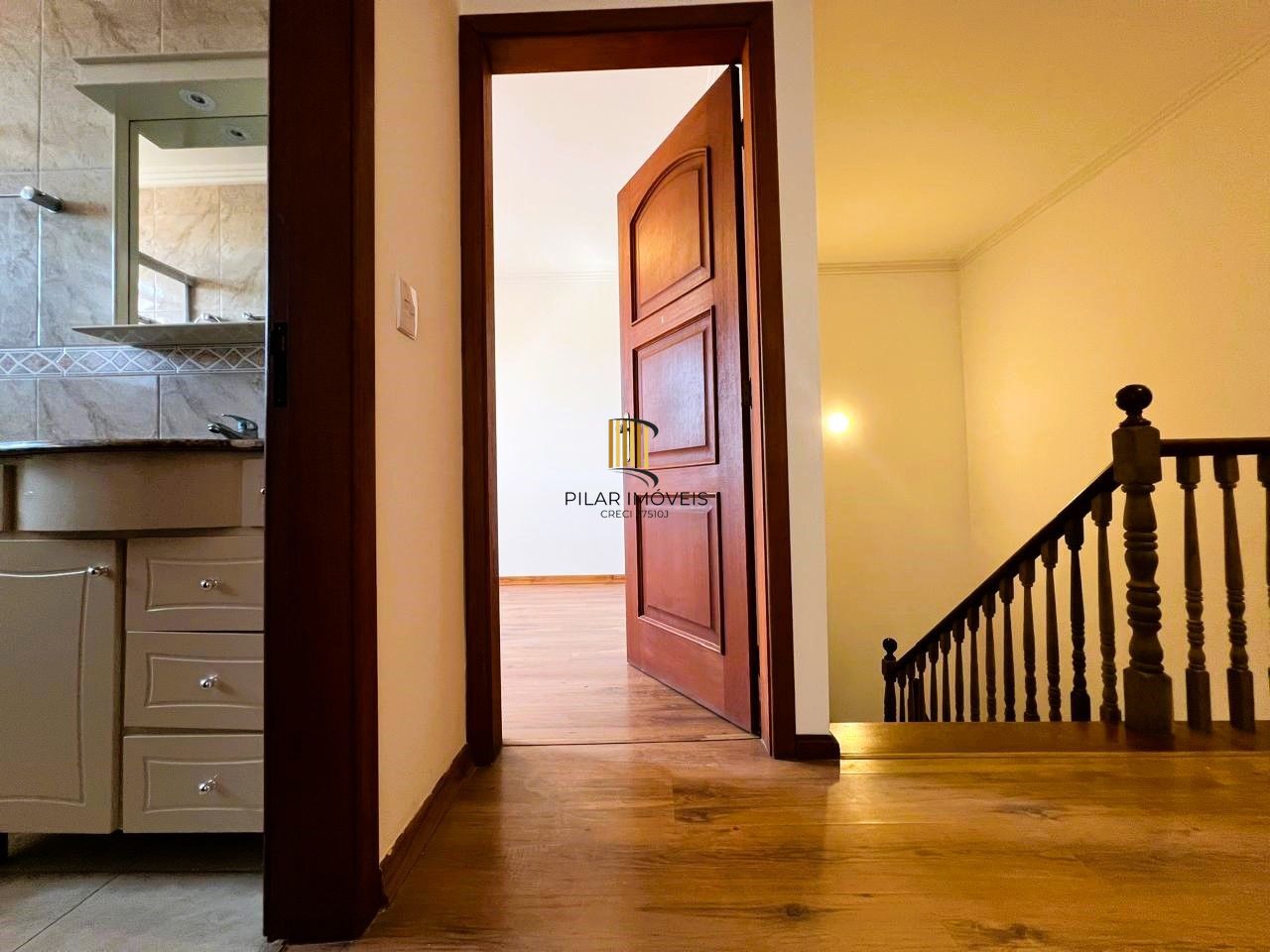 INCRÍVEL CASA COM LAREIRA E ESPAÇO GOOURMET EM CONDOMINIO NO BAIRRO IPANEMA!