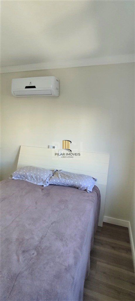 Excelente, amplo e ensolarado apartamento 3 dormitórios sendo 1 suíte, com living 2 ambientes, banheiro social, semimobiliado e com 2 vagas de garagem.