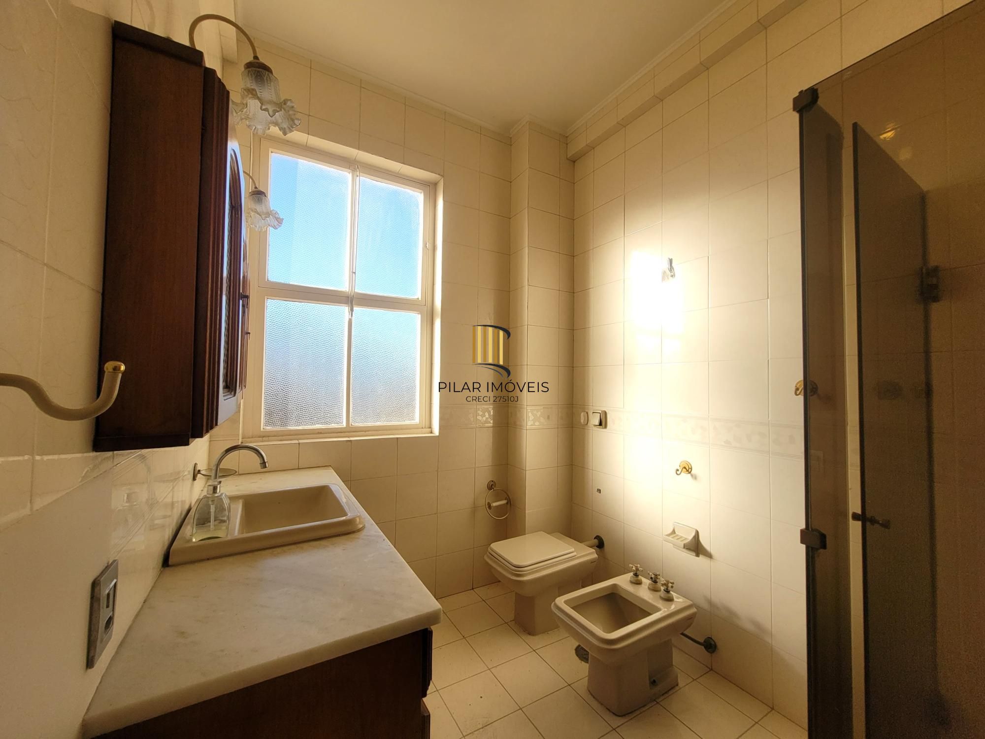 Excelente apartamento 2 dormitórios com  vista espetacular e sacada  na Rua :Dr. Barros Cassal .
