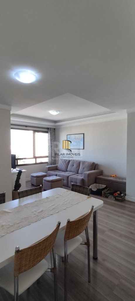 Excelente, amplo e ensolarado apartamento 3 dormitórios sendo 1 suíte, com living 2 ambientes, banheiro social, semimobiliado e com 2 vagas de garagem.