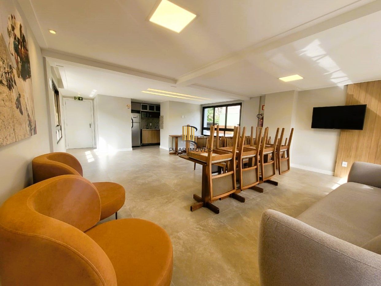 BAIRRO AUXILIADORA - APTO. NOVO 2 DORMITÓRIOS COM 1 SUÍTE E VAGA COBERTA.