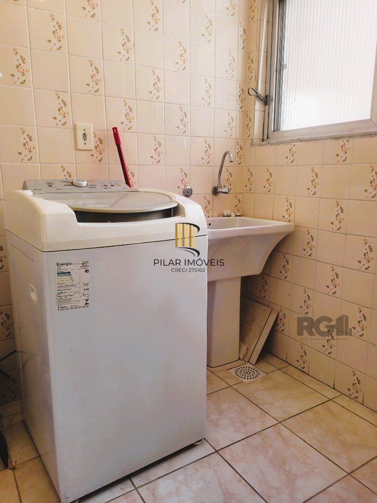 Apartamento 2 dormitórios no bairro Azenha