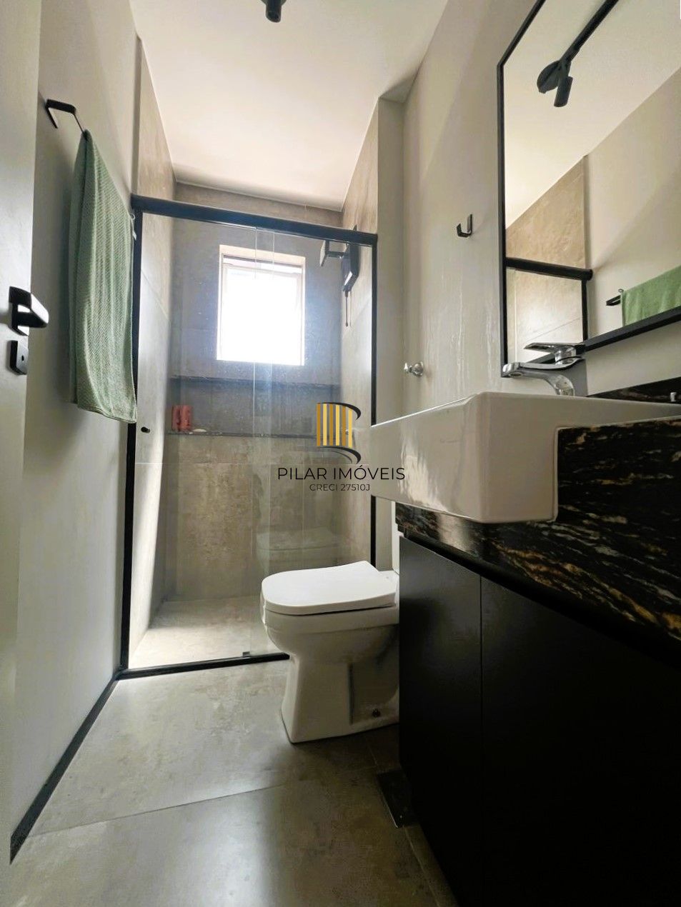 Cobertura 1 dormitório semi mobiliada com piscina e vaga no Bom Fim