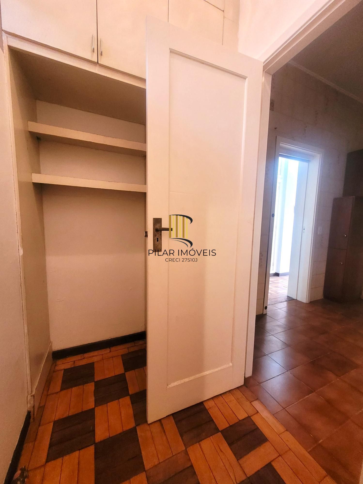 Excelente apartamento 2 dormitórios com  vista espetacular e sacada  na Rua :Dr. Barros Cassal .