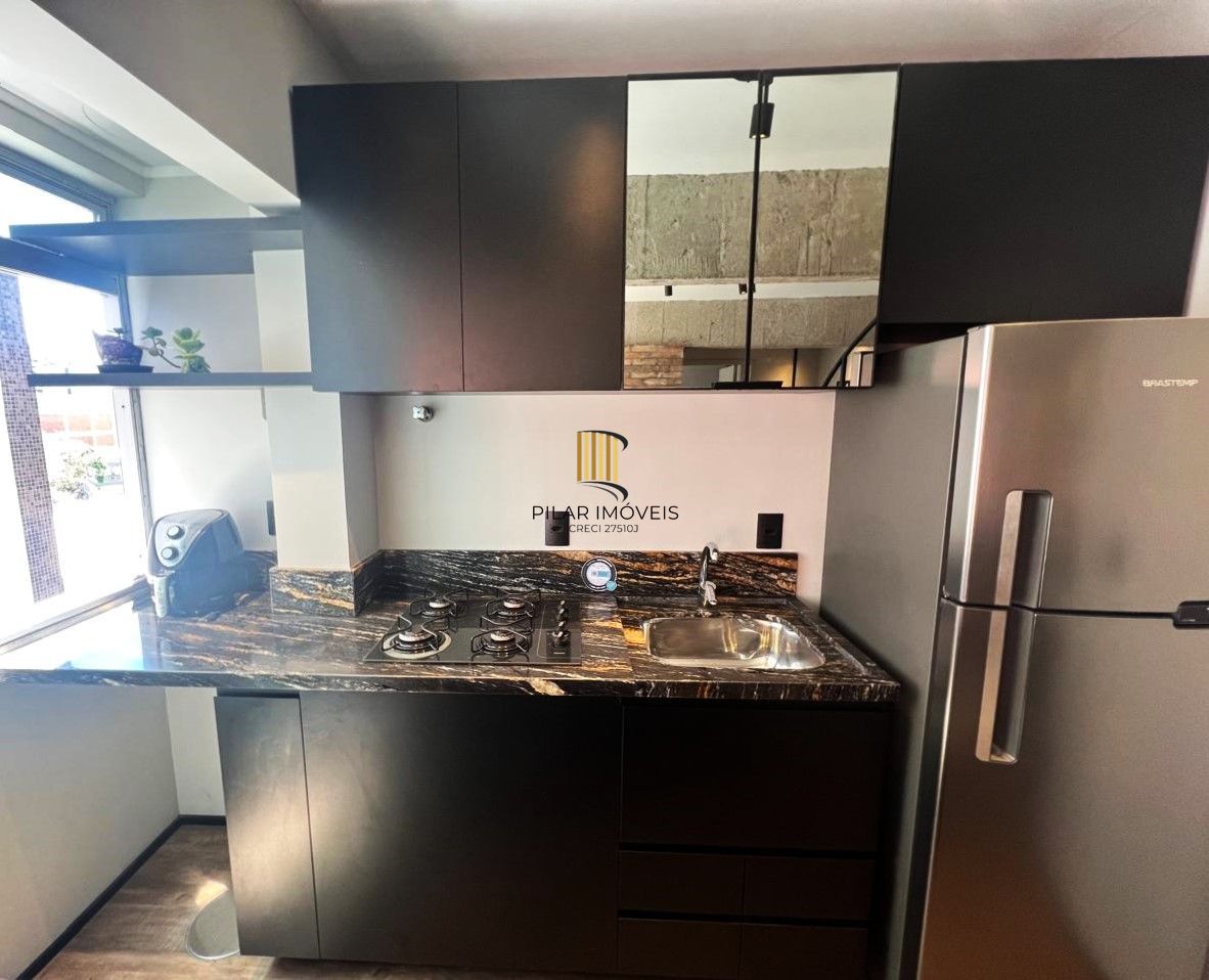 Cobertura 1 dormitório semi mobiliada com piscina e vaga no Bom Fim