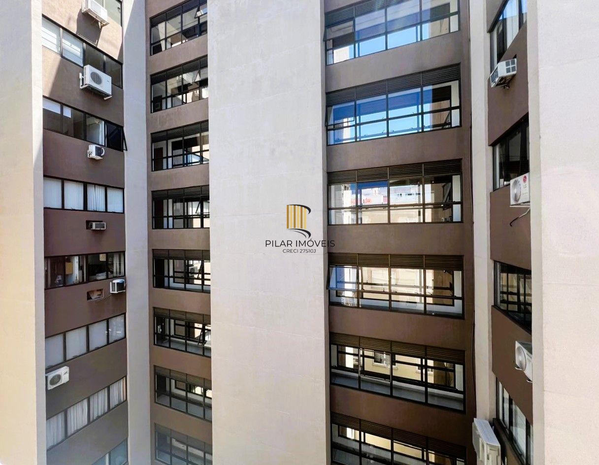 Cobertura 1 dormitório semi mobiliada com piscina e vaga no Bom Fim