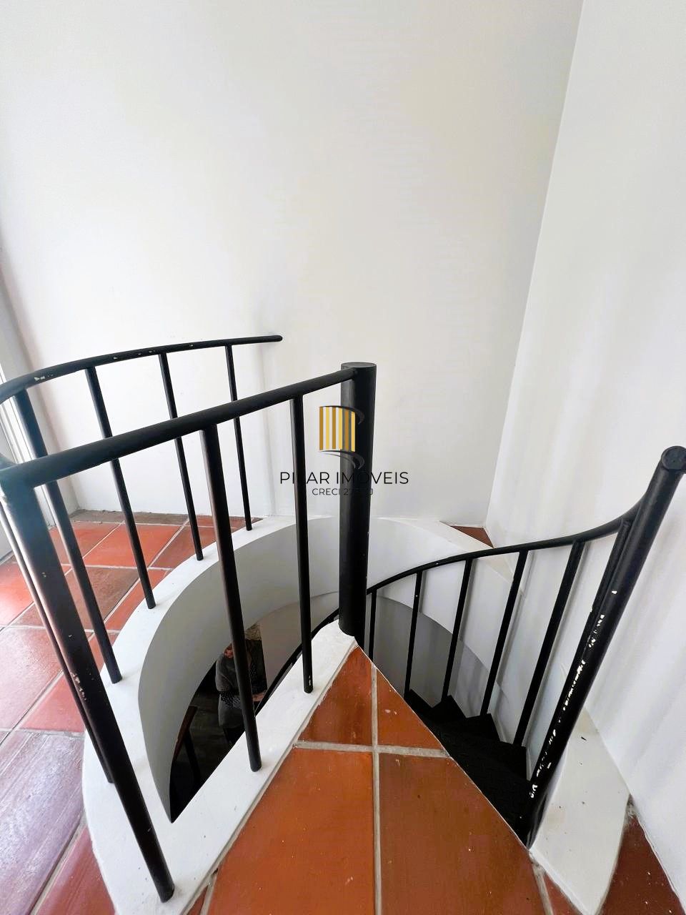 Cobertura 1 dormitório semi mobiliada com piscina e vaga no Bom Fim