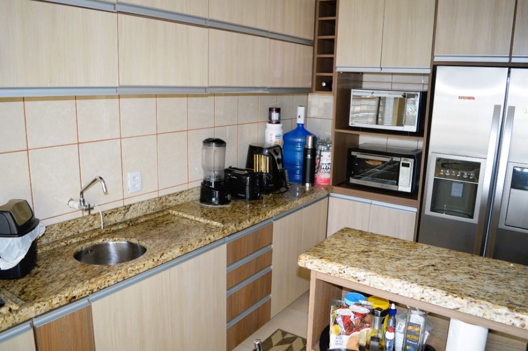 Impecável apto. 2 dormitórios -1 suíte, semimobiliado com linda vista e próximo ao Catamarã no Centro de Guaiba