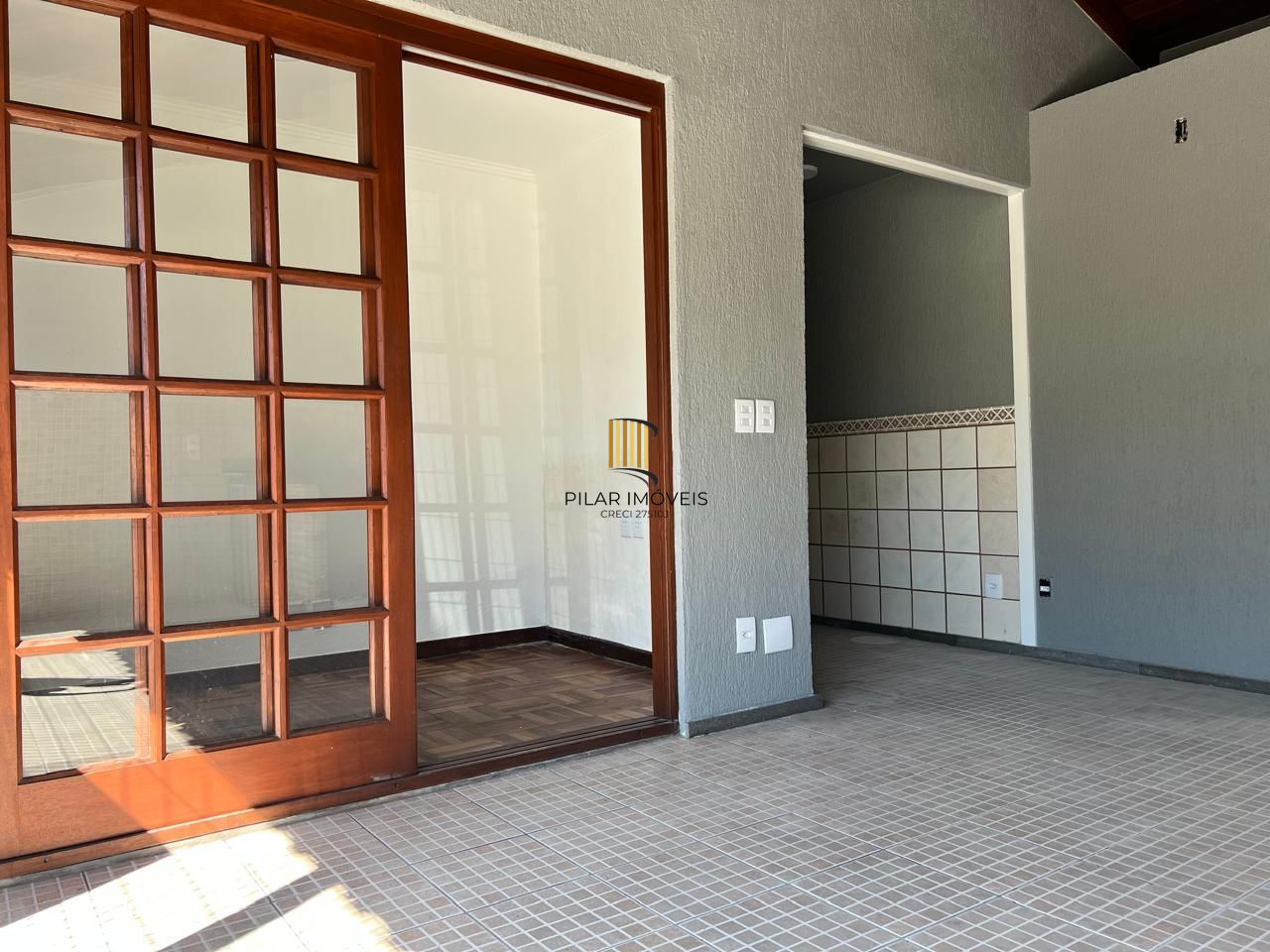 INCRÍVEL CASA COM LAREIRA E ESPAÇO GOOURMET EM CONDOMINIO NO BAIRRO IPANEMA!