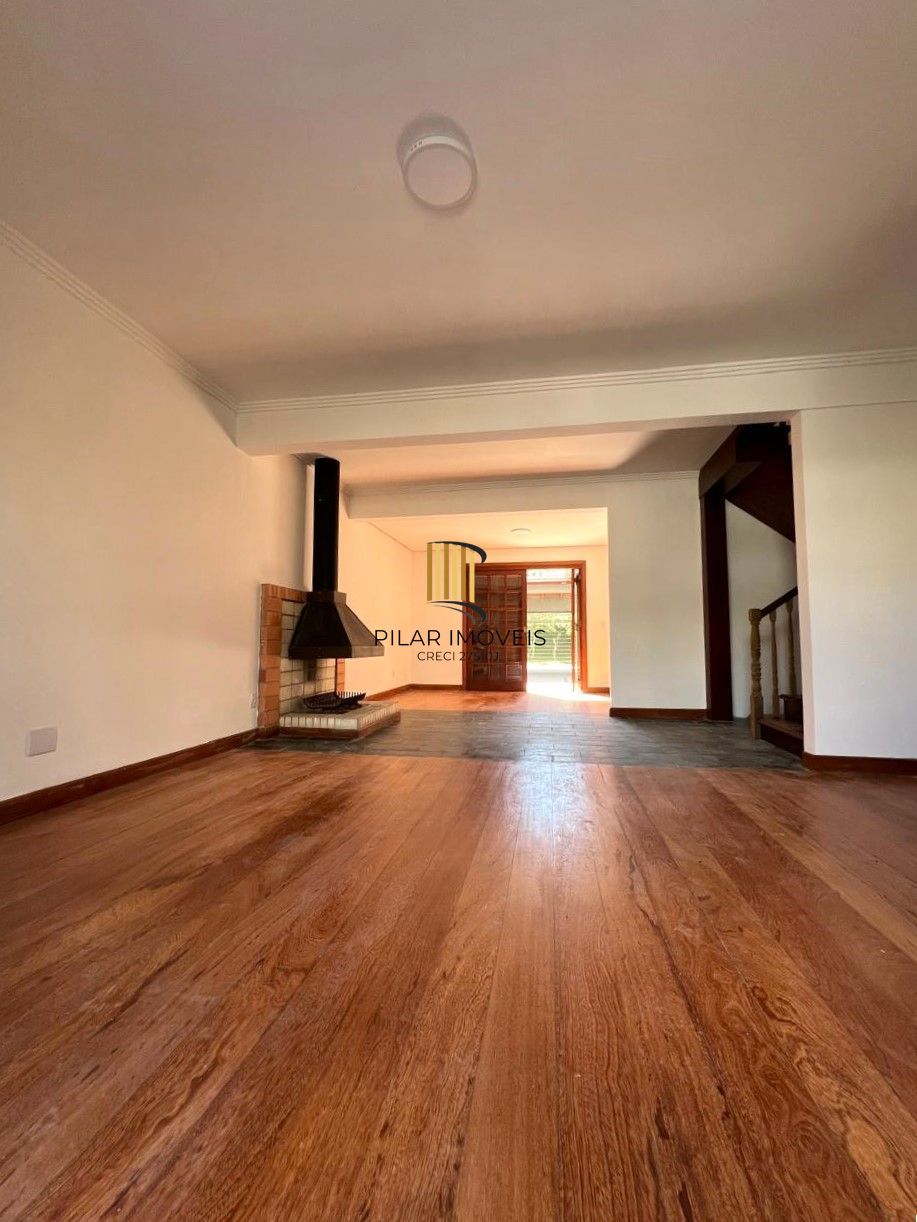 INCRÍVEL CASA COM LAREIRA E ESPAÇO GOOURMET EM CONDOMINIO NO BAIRRO IPANEMA!