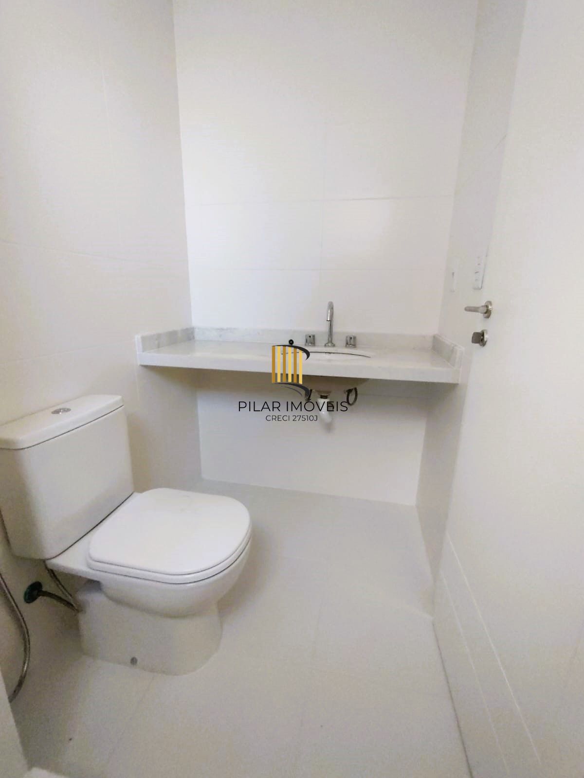 Apartamento com  2 suítes e lavabo em frente ao Parque da Redenção