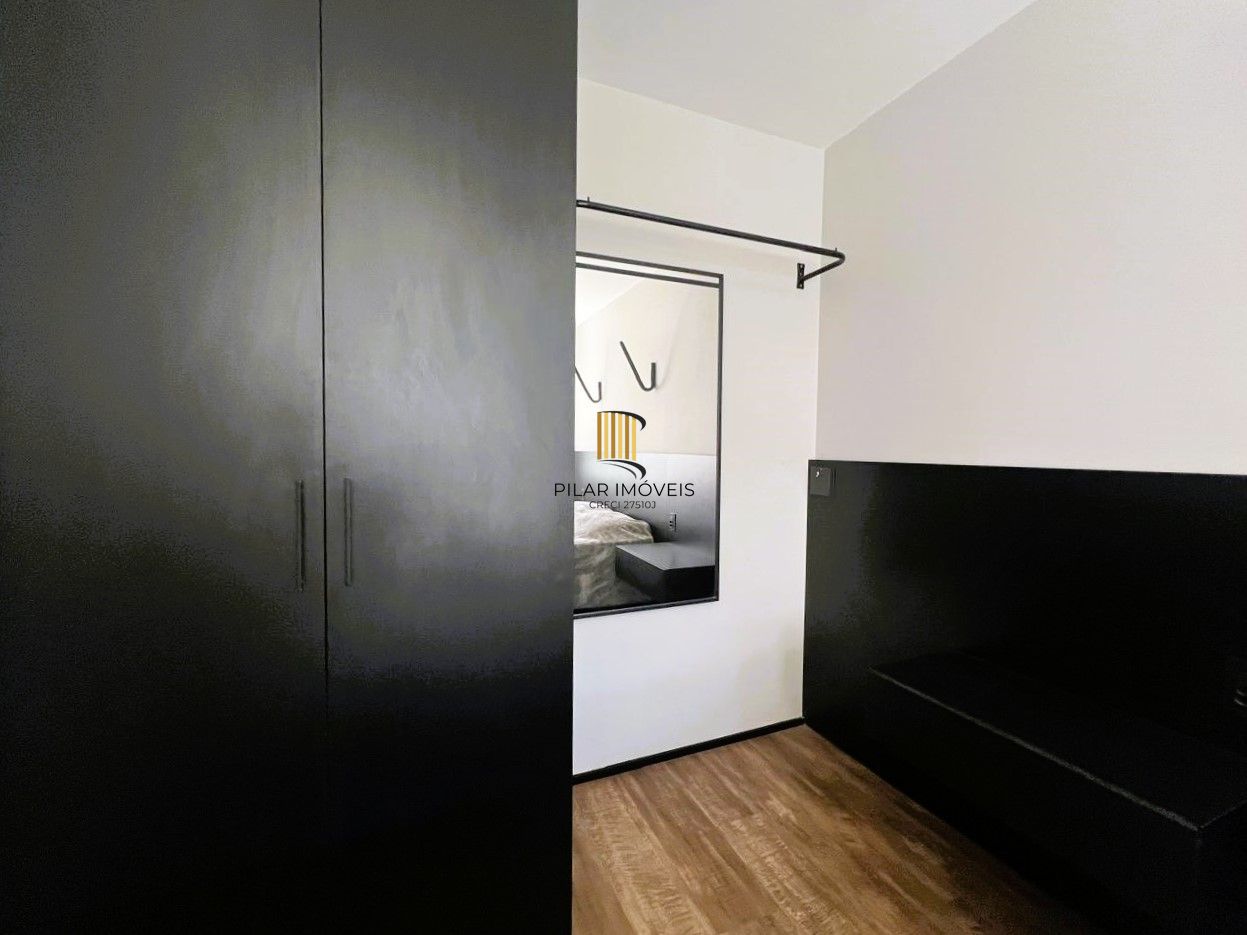 Cobertura 1 dormitório semi mobiliada com piscina e vaga no Bom Fim