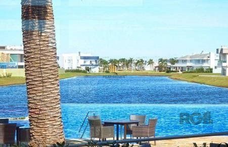MAGNÍFICA MANSÃO A BEIRA LAGO NO COND. ENSEADA - 6 SUÍTES, 8 BANHEIROS E 2 VAGAS
