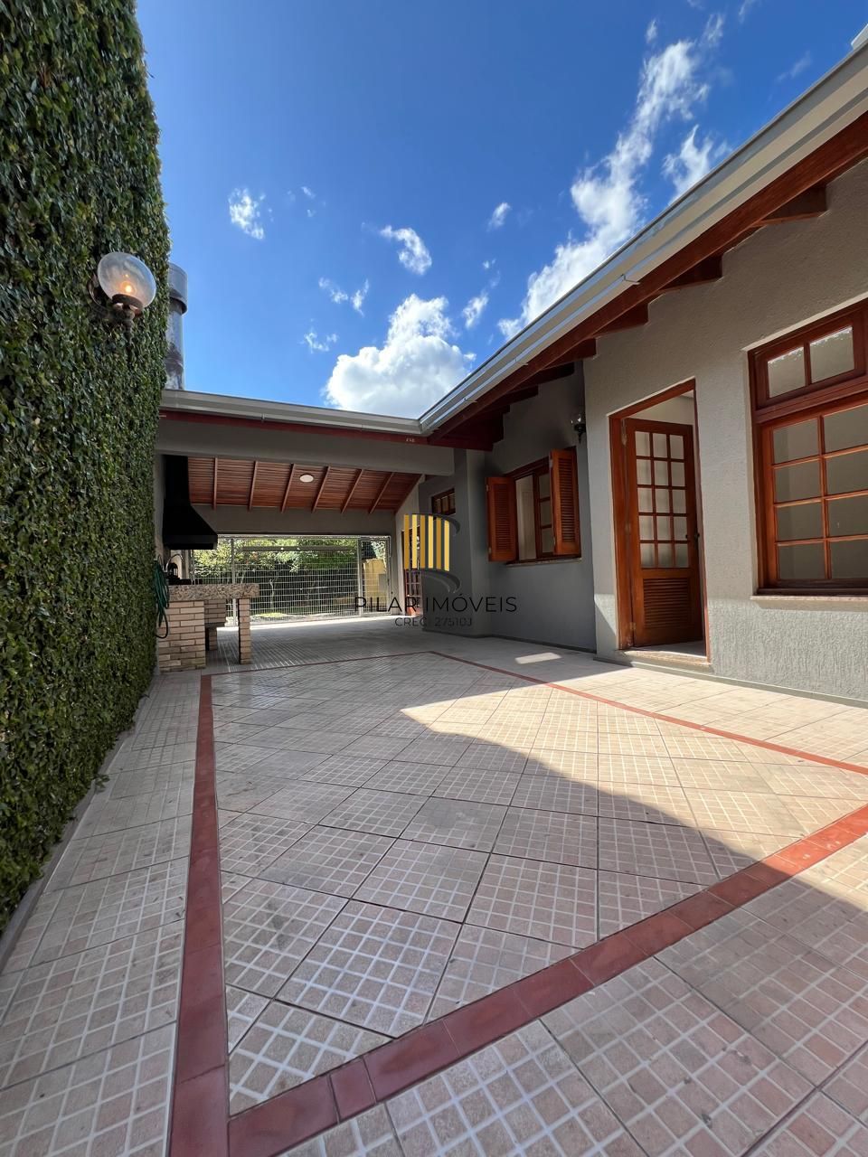 INCRÍVEL CASA COM LAREIRA E ESPAÇO GOOURMET EM CONDOMINIO NO BAIRRO IPANEMA!