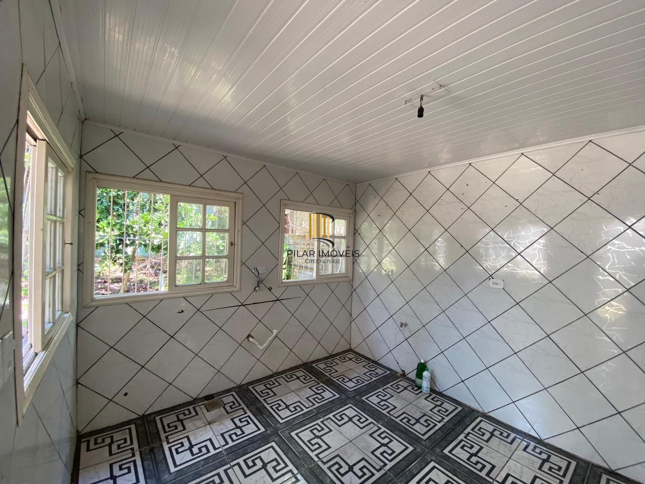 CASA AMPLA E ESPAÇOSA NO BAIRRO GLÓRIA EM PORTO ALEGRE.