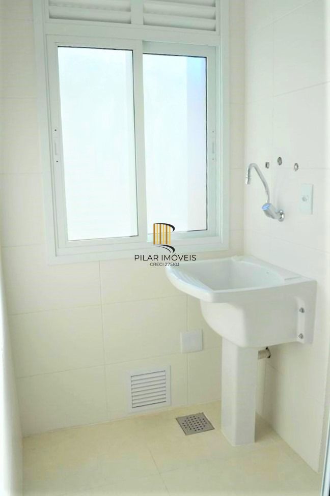 Apartamento 2 dormitórios com 1 suíte e box duplo de garagem no bairro Auxiliadora .