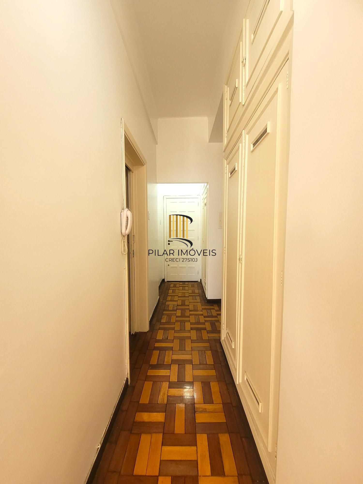 Excelente apartamento 2 dormitórios com  vista espetacular e sacada  na Rua :Dr. Barros Cassal .