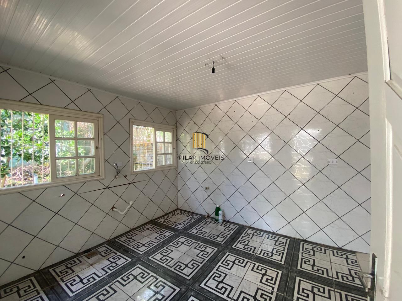 CASA AMPLA E ESPAÇOSA NO BAIRRO GLÓRIA EM PORTO ALEGRE.