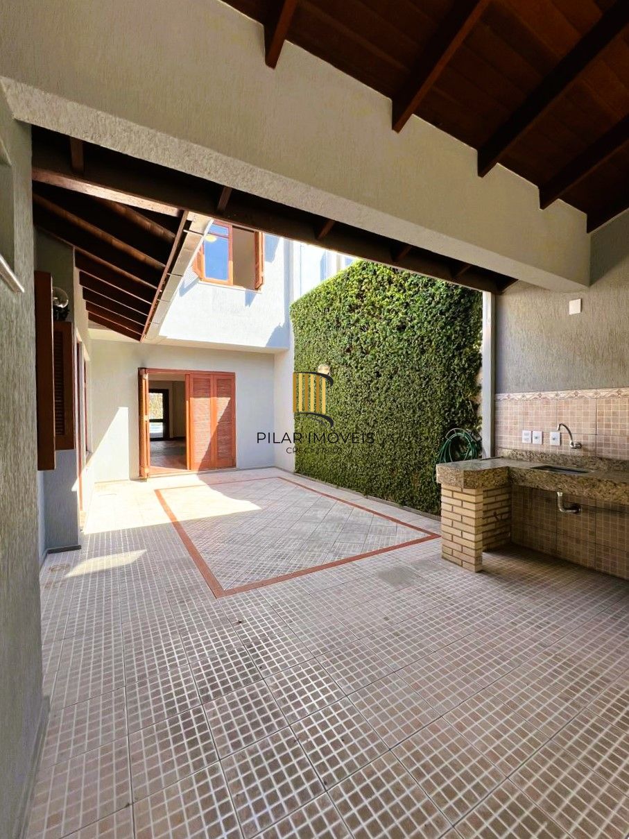 INCRÍVEL CASA COM LAREIRA E ESPAÇO GOOURMET EM CONDOMINIO NO BAIRRO IPANEMA!