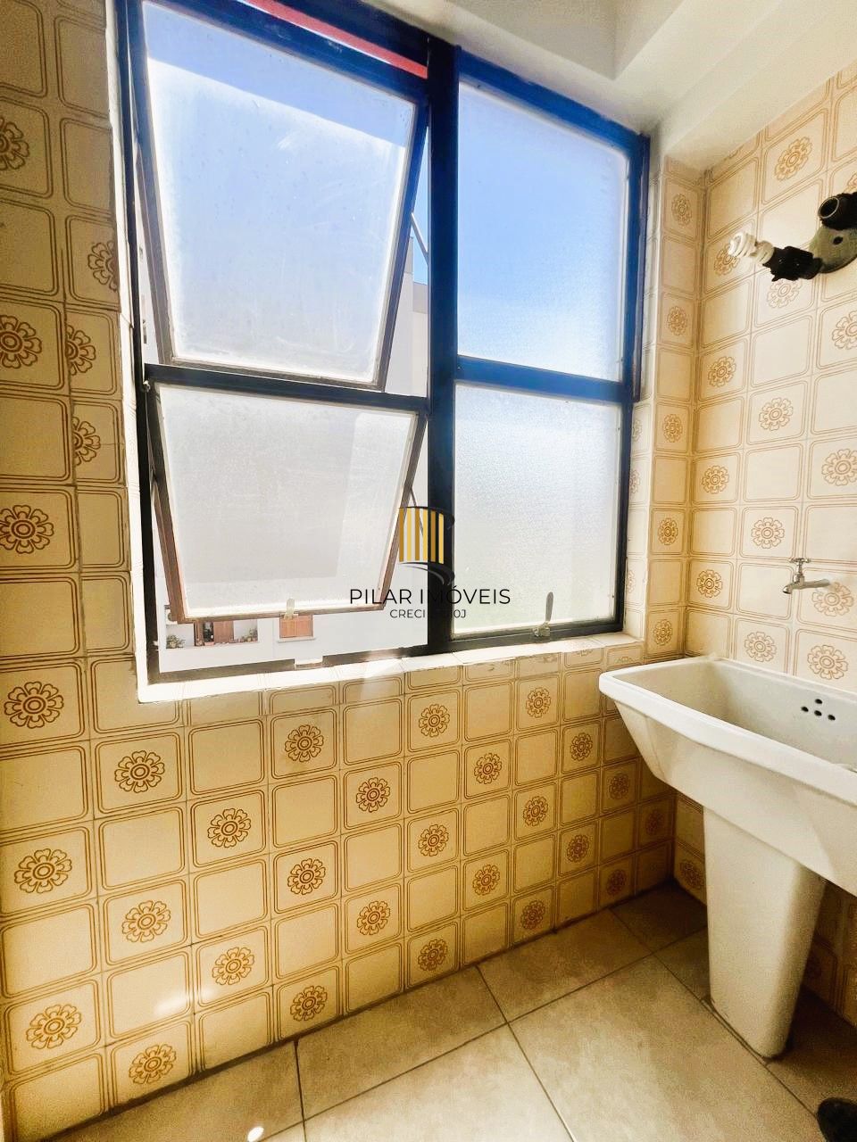 Apartamento 2 dormitórios com dependência em andar alto no Bairro Bom Fim