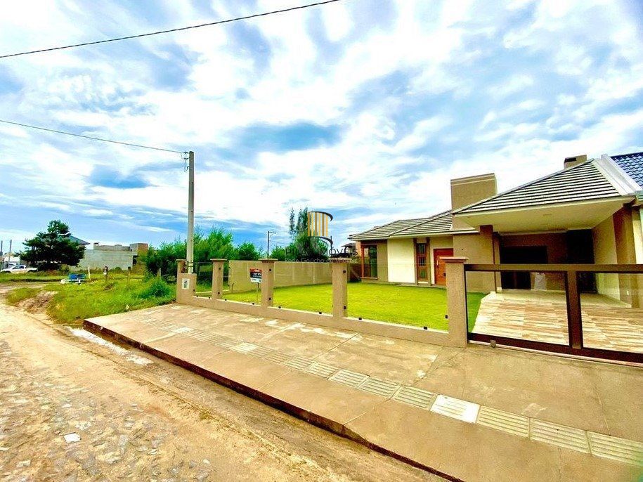 Excelente, espaçosa e aconchegante casa no Litoral de Arroio do Sal, no Bairro Balneário Vista Alegre.