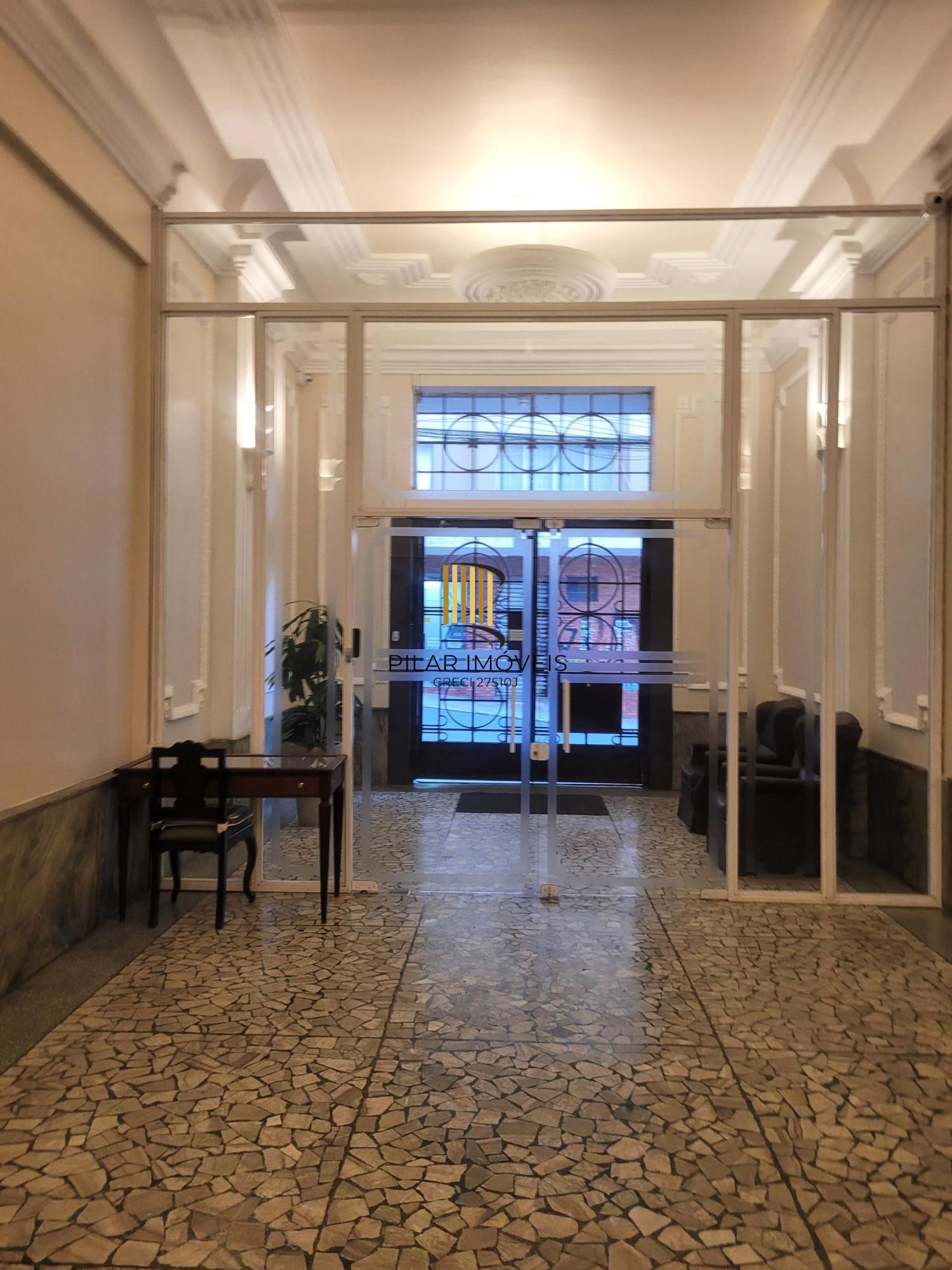 Excelente apartamento 2 dormitórios com  vista espetacular e sacada  na Rua :Dr. Barros Cassal .