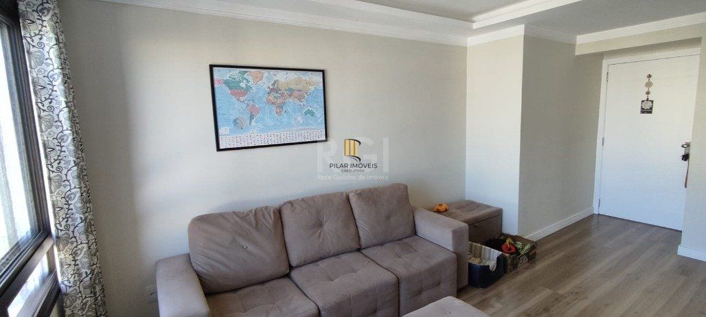 Excelente, amplo e ensolarado apartamento 3 dormitórios sendo 1 suíte, com living 2 ambientes, banheiro social, semimobiliado e com 2 vagas de garagem.