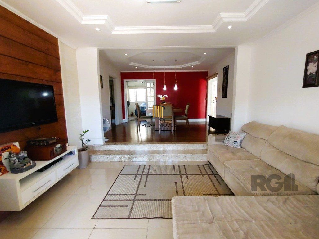 Casa 3 dormitórios no bairro Vila Cachoeirinha