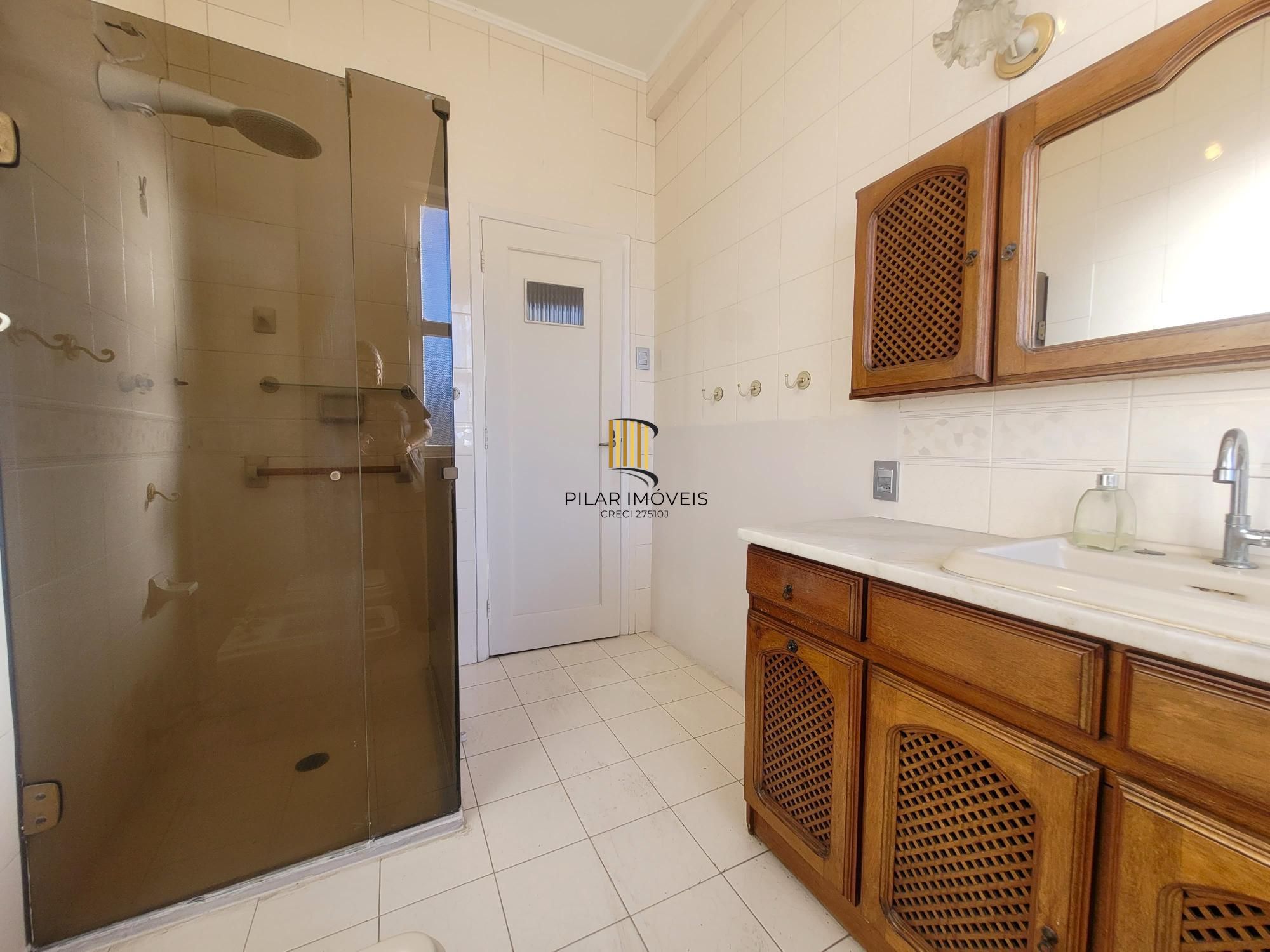 Excelente apartamento 2 dormitórios com  vista espetacular e sacada  na Rua :Dr. Barros Cassal .