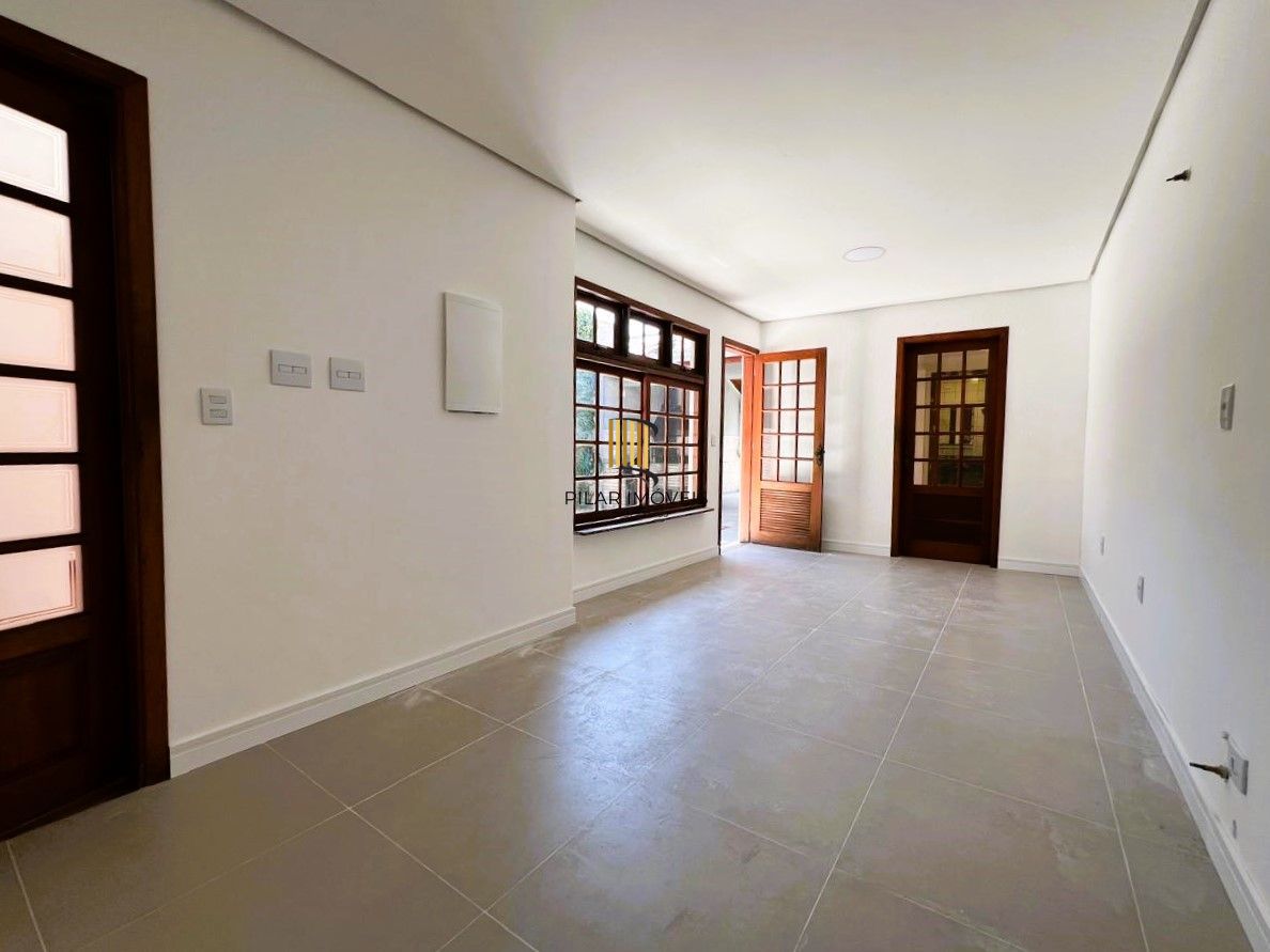 INCRÍVEL CASA COM LAREIRA E ESPAÇO GOOURMET EM CONDOMINIO NO BAIRRO IPANEMA!