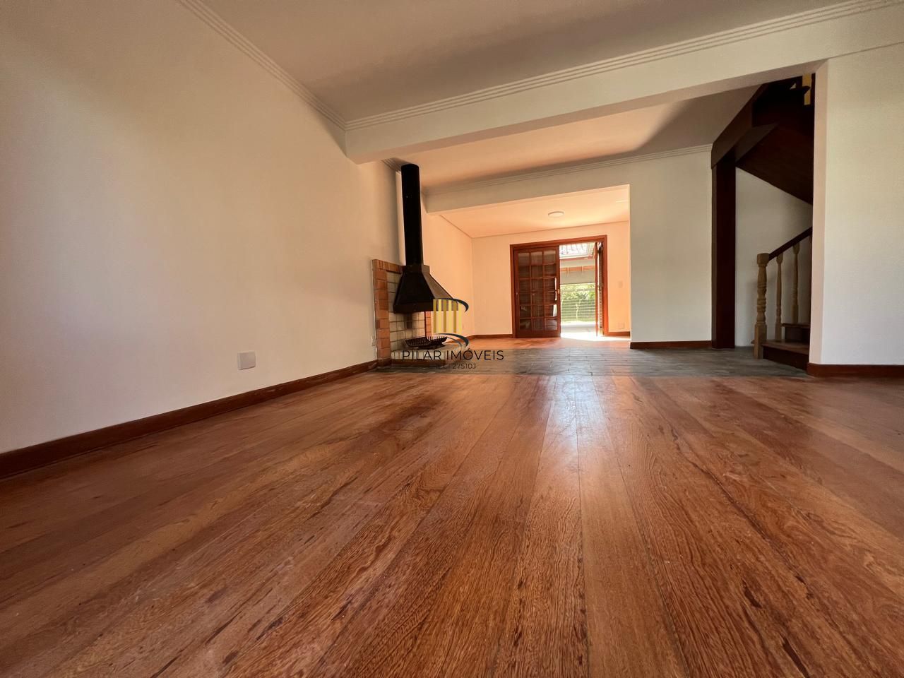 INCRÍVEL CASA COM LAREIRA E ESPAÇO GOOURMET EM CONDOMINIO NO BAIRRO IPANEMA!