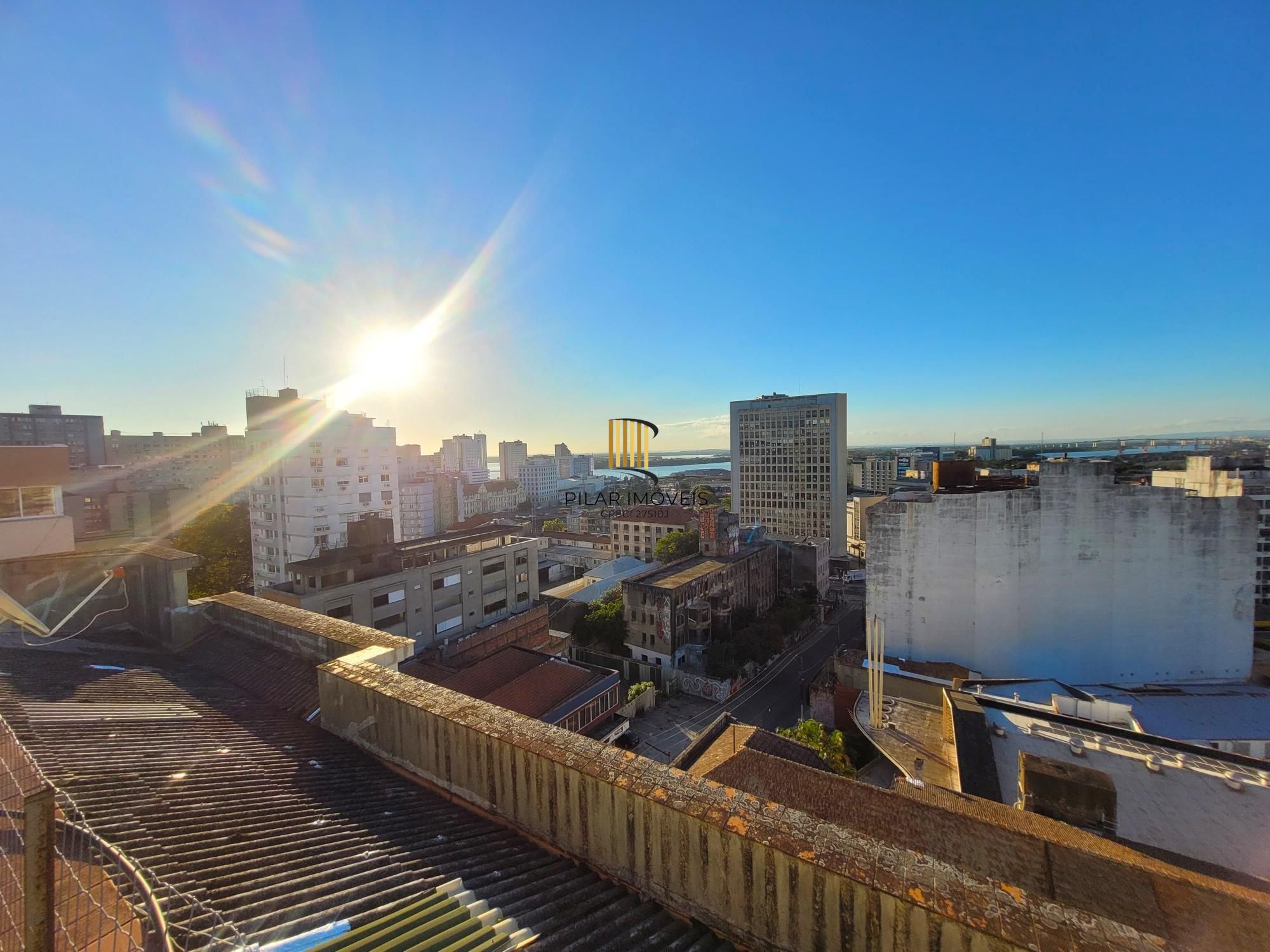Excelente apartamento 2 dormitórios com  vista espetacular e sacada  na Rua :Dr. Barros Cassal .