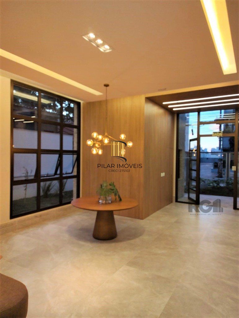 Lindo apartamento 2 dormitórios com 2 suítes, lavabo, vaga de garagem, amplo living 2 ambientes e cozinha com churrasqueira.