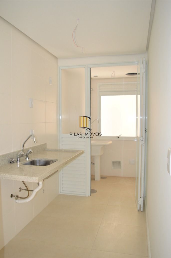 Lindo apartamento 2 dormitórios com 1 suíte, amplo garden e 2 vagas no Bairro Bom Fim.