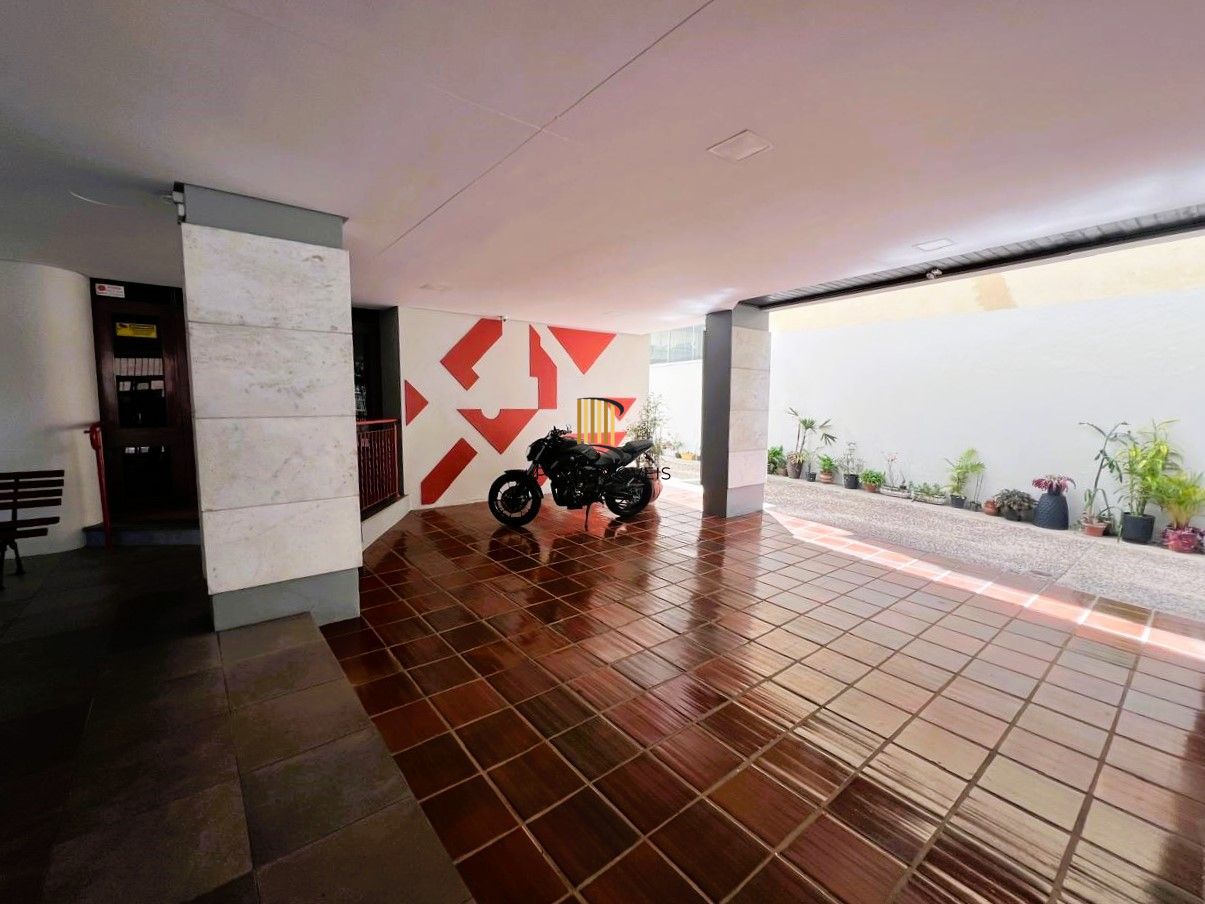 Cobertura 1 dormitório semi mobiliada com piscina e vaga no Bom Fim