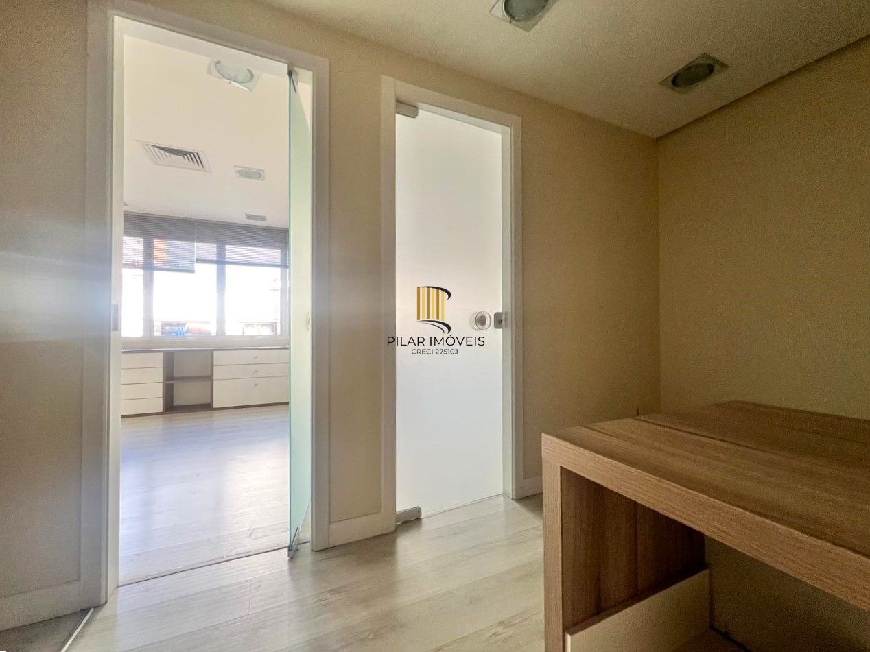 SALA COMERCIAL SEMIMOBILIADA COM VAGA, PARA VENDA OU LOCAÇÃO NO BAIRRO CENTRO HOSTÓRICO!