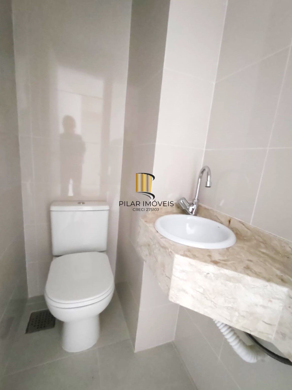 APARTAMENTO 1 DORMITÓRIO COM SUÍTE, COZINHA AMERICANA, LAVABO E AMPLO LIVING NO BOM FIM!