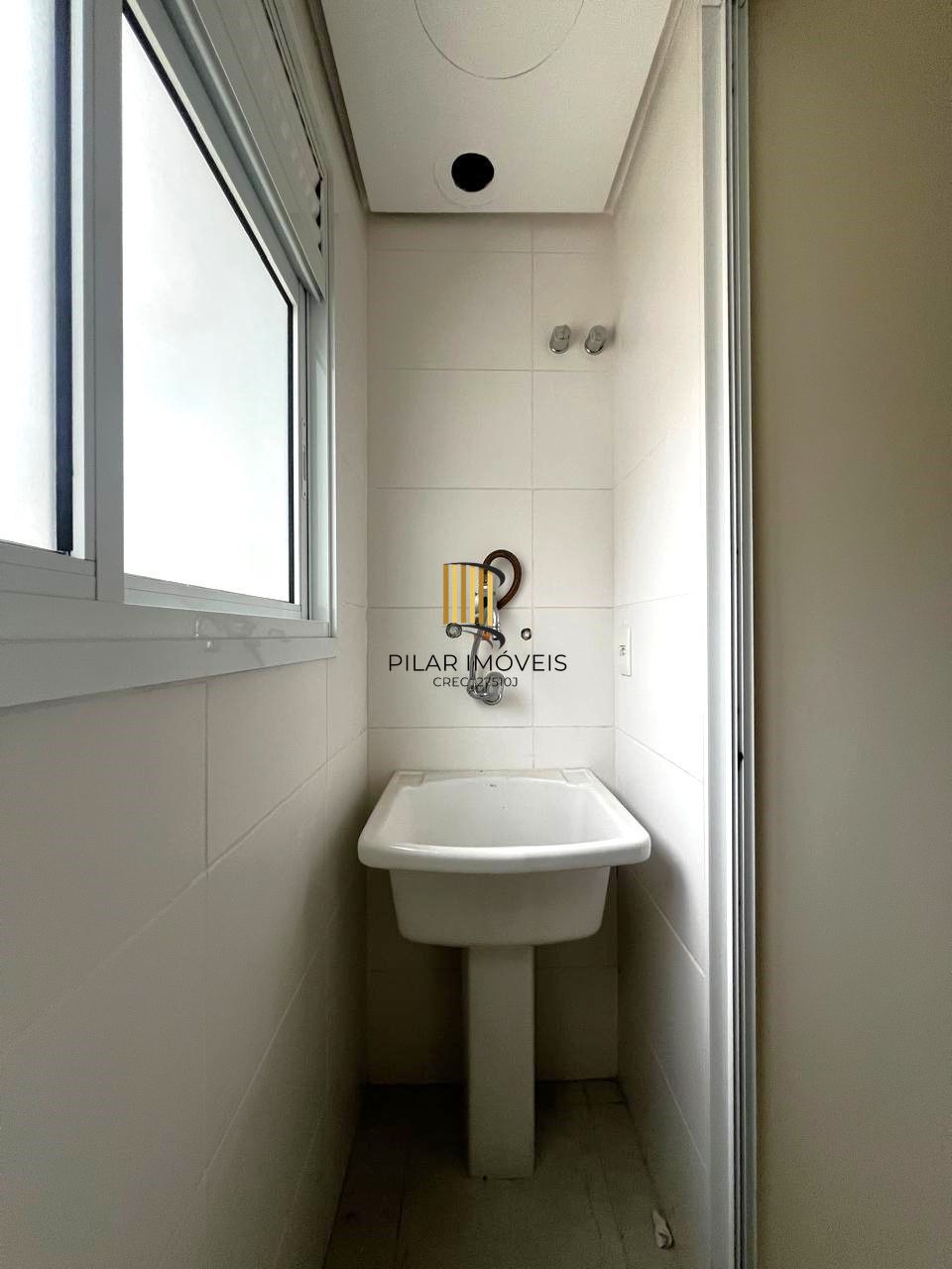 1 Dormitório c/garden, suíte, lavabo, churrasqueira e 1 Box, próximo ao Fórum.