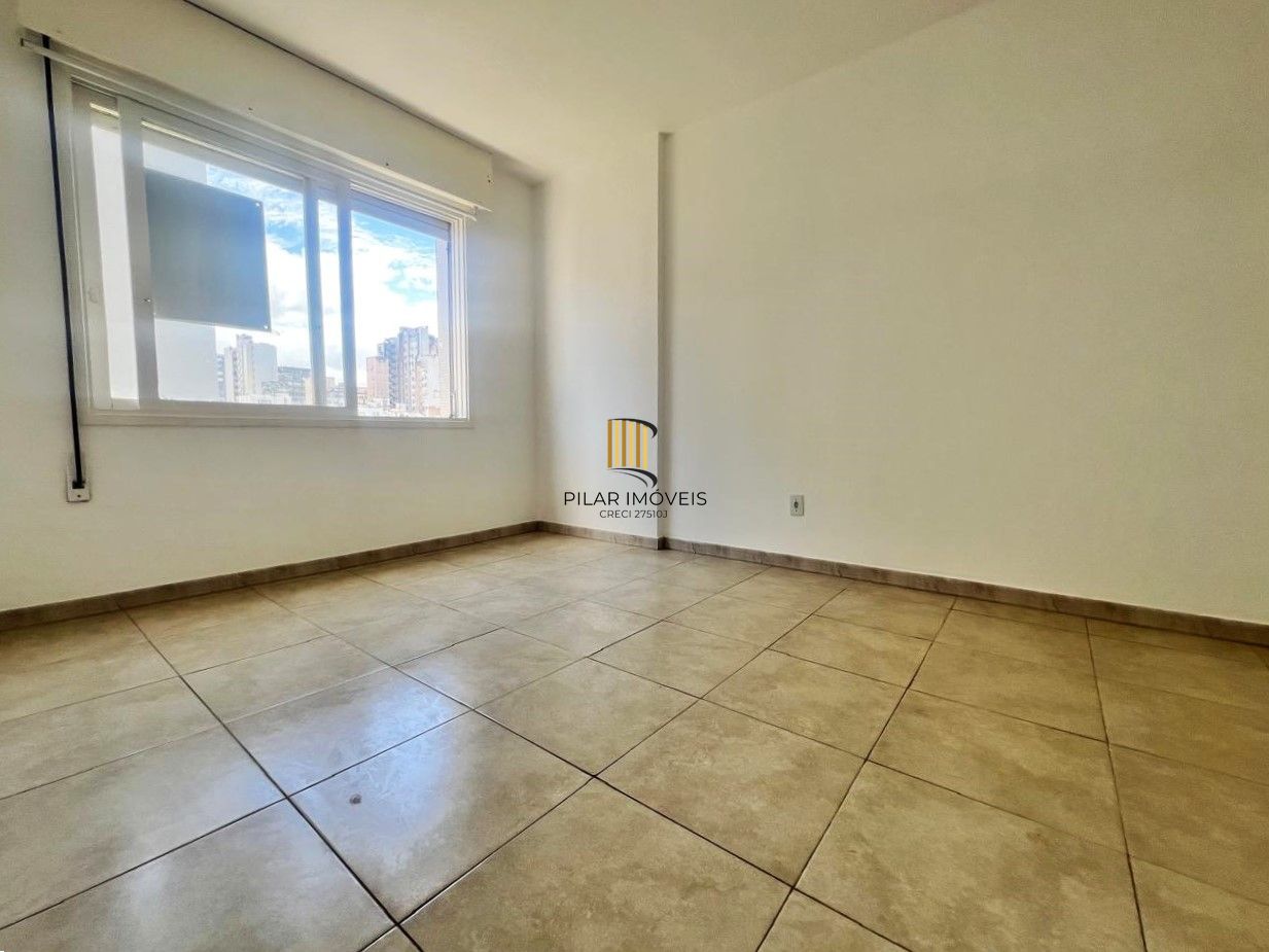 Apartamento 2 dormitórios com dependência em andar alto no Bairro Bom Fim